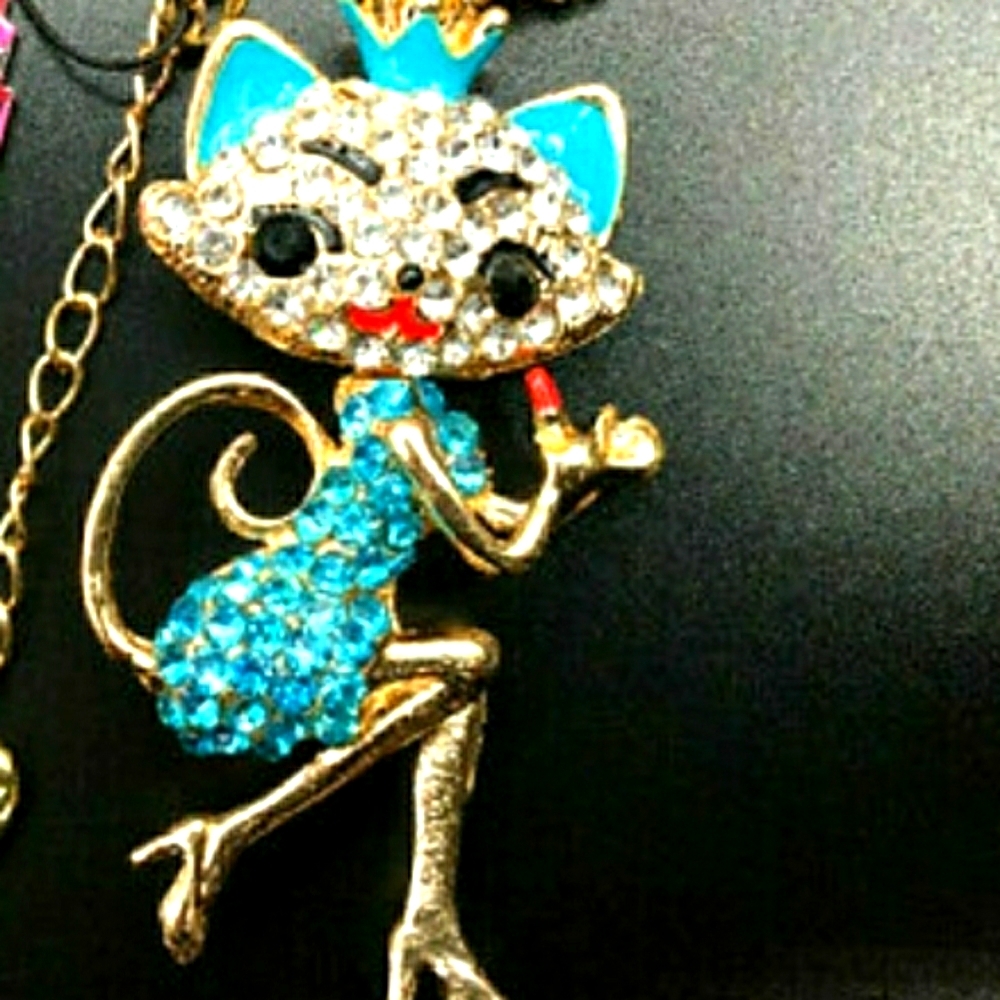 👑Blue😻Queen💙Kitty Necklace👑